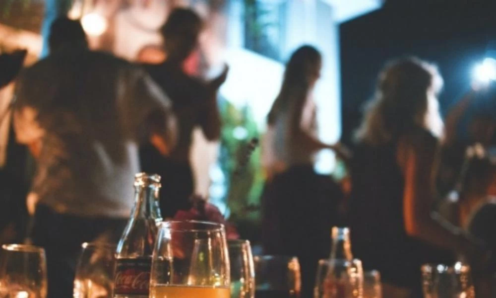 Kορoνοϊός -Κρήτη: Πρόστιμο 50.000 ευρώ σε μπαρ -Yπεράριθμοι πελάτες στο κατάστημα
